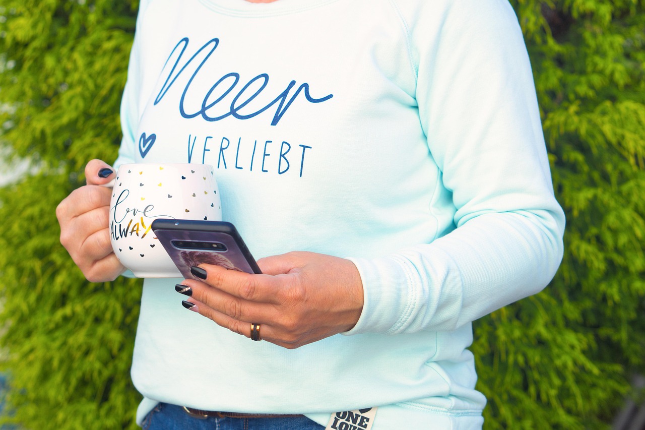 Woman, human, mobile — examplearticle
